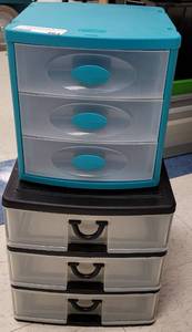 lot 464 image: (2) 3-DRAWER DESKTOP STYLE PLASTIC STORAGE ORGANIZERS AS SHOWN.