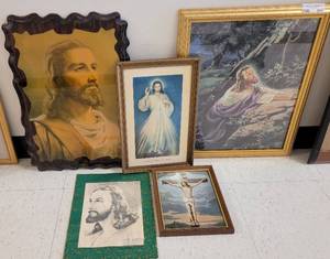 lot 511 image: LOT OF RELIGIOUS THEMED FRAMES IN VARIOUS SIZES AS SHOWN.