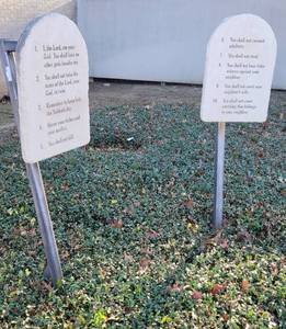 lot 542 image: 10 COMMANDMENTS STONE-STYLE TABLETS MOUNTED ON METAL BRACKETSPOSTS AS SHOWN. BUYER IS RESPONSIBLE FOR PROPERLY REMOVING THESE.