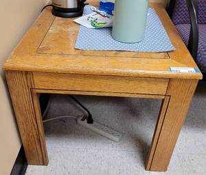 lot 543 image: WOODEN ACCENT  END TABLE IN STYLE SHOWN. APPROX. 23 W x 19 H x 26 D.