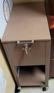 lot 546 image: OXFORD METAL MOBILE FILE CART WITH KEY AS SHOWN. APPROX. 13.75 W x 28.75 H x 24.5 D.