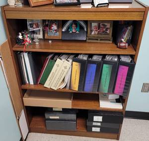 lot 419 image: 4-TIER BOOKCASE SHELF IN STYLE SHOWN.