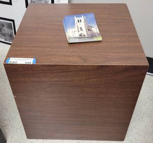 lot 548 image: CUBE-STYLE ACCENT TABLE AS SHOWN. APPROX. 16 W x 16 H x 16 D.