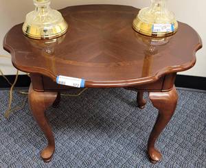 lot 572 image: OVAL ACCENT TABLE IN STYLE SHOWN. APPROX. 28 W x 23 D x 21.25 H.