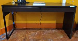 lot 625 image: MODERN STYLE OFFICE DESK WITH 2 DRAWERS AS SHOWN. APPROX. 56 W x 19.75 D x 29.5 H. CONTENTS NOT INCLUDED