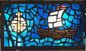 lot 636 image: VINTAGE 1970S UNIQUE STAINED GLASS WINDOW PANE IN STYLE  DESIGN SHOWN. THIS FABULOUS PIECE CAME FROM THE ORIGINAL CHURCH AND WAS MADE BY SMITH STAINED GLASS STUDIOS IN FT. WORTH - 1977. APPROX. 35 x 20. MUST SEE