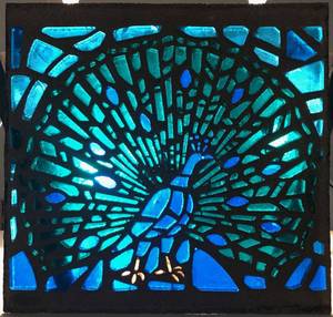 lot 632 image: VINTAGE 1970S UNIQUE STAINED GLASS WINDOW PANE IN STYLE  DESIGN SHOWN. THIS FABULOUS PIECE CAME FROM THE ORIGINAL CHURCH AND WAS MADE BY SMITH STAINED GLASS STUDIOS IN FT. WORTH - 1977. APPROX. 21 18 x 20. MUST SEE