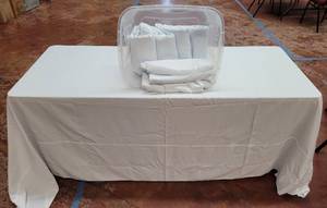 lot 647 image: LOT OF TABLE LINENS AS SHOWN. SIZES MAY VARY.