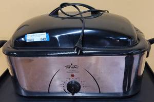 lot 649 image: RIVAL ROASTER OVEN MODEL RO220SC AS SHOWN.