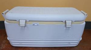 lot 655 image: IGLOO POLAR COOLER AS SHOWN. APPROX. 120 QT CAPACITY.