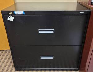 lot 670 image: 2-DRAWER METAL LATERAL FILE CABINET AS SHOWN. APPROX. 30 W x 28.25 H x 19.25 D.