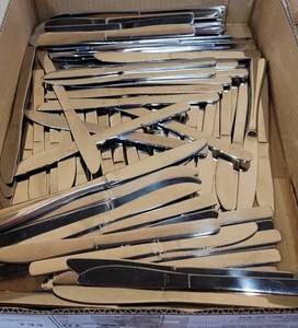 lot 733 image: (100) STAINLESS STEEL DINNER KNIVES AS SHOWN.