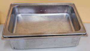 lot 758 image: (2) STAINLESS STEEL PANS IN ASSORTED SIZES AS SHOWN. SOLD 2 X THE MONEY