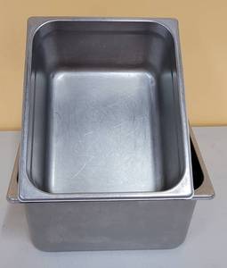 lot 759 image: (2) STAINLESS STEEL PANS IN SIZE SHOWN. SOLD 2 X THE MONEY