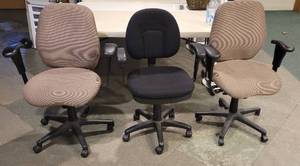 lot 785 image: (3) OFFICE CHAIRS IN STYLES SHOWN. SOLD 3 X THE MONEY