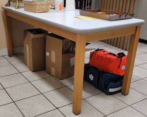 lot 841 image: HEAVY DUTY TABLE IN STYLE SHOWN. APPROX. 72 L x 30 W x 29.75 H.