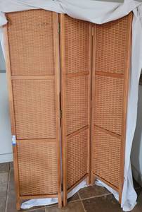 lot 845 image: 3-PANEL ROOM DIVIDER IN STYLE SHOWN. APPROX. 33.5 W x 63 H. (EXTENDED)