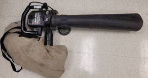 lot 866 image: BLACK & DECKER VAC AND MULCH BLOWER AS SHOWN.