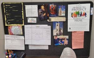 lot 551 image: BULLETIN BOARD IN STYLE SHOWN. CONTENTS NOT INCLUDED APPROX. 3FT W x 2FT H.