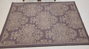 lot 894 image: LARGE AREA RUG IN STYLE AND DESIGN SHOWN. APPROX. 89.5 L x 63 W.