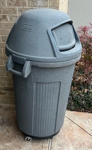 lot 901 image: LARGE TOTER WHEELED TRASHCAN WITH DOME LID AS SHOWN.