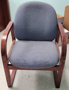 lot 907 image: UPHOLSTERED ACCENT CHAIR WITH WOOD FRAME AS SHOWN.
