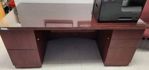 lot 571 image: WOODEN OFFICE DESK WITH GLASS TOP IN STYLE SHOWN. CONTENTS NOT INCLUDED