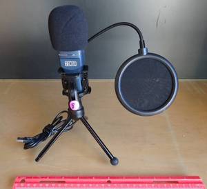 lot 8 image: TONOR CONDENSOR MICROPHONE WITH MOUTH GUARD & STAND