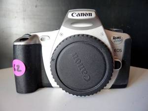 lot 62 image: VINTAGE Canon EOS Rebel 2000 35mm SLR Autofocus Camera Body