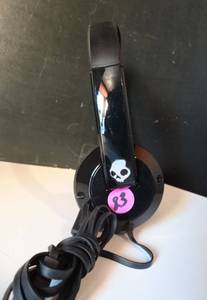 lot 83 image: SKULLCANDY FLEXIBLE WIRED EAR PHONES