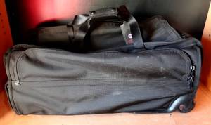 lot 128 image: LARGE TUMI TRAVEL DUFFLE STYLE BAG WITH WHEELS $$$