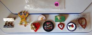 lot 158 image: ASSORTMENT OF PENNSYLVANIA THEMED METAL PINS AS SHOWN