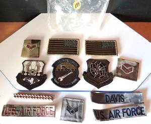 lot 199 image: ASSORTMENT OF VELCRO EMBROIDERED MILITARY BADGES AS SHOWN
