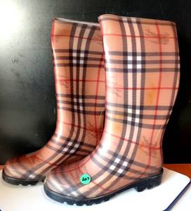 lot 207 image: BURBERRY PLAID WATERPROOF BOOTS - SLIGHTLY USED IN VG CONDITION
