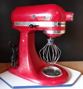 lot 217 image: KitchenAid Artisan 5 Quart Tilt-Head Stand Mixer w Attachment as Shown - RED - TESTEDWORKS