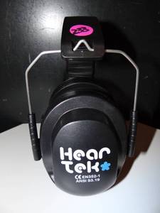 lot 233 image: HEAR TEC NOISE CANCELLING HEAD PHONES