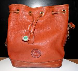 lot 235 image: DOONEY & BOURKE DRAWSTRING STYLE WEATHER LEATHER HANDBAG - MADE IN USA