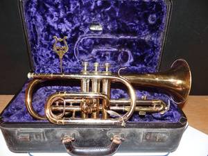 lot 237 image: VINTAGE BEAUCHER 400 BRASS TRUMPET IN FELT LINE HARD CASE - $$$