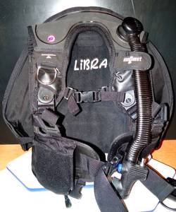 lot 251 image: SEAQUEST LIBRA SCUBA DIVING BCD SMALL
