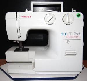 lot 253 image: Singer E99670 50T8 Sewing Machine NEED FOOT PEDALPOWER CORD