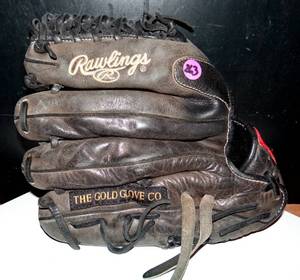 lot 263 image: VINTAGE RAWLINGS 12 INCH BASEBALL GLOVE - MODEL GG1200TB