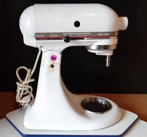 lot 290 image: KITCHENAID ULTRA POWER PROFESSIONAL MIXER - WHITE $$$