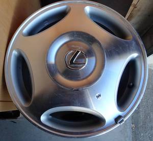 lot 348 image: BIG $$$ iTEM - FACTORY OEM ALUMINUM 17 ALUMINUM LEXUS RIMS WITH CAPS AND NUTS - $$$$ I BELIEVE FOR LS400