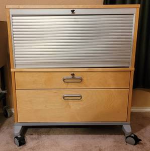 lot 4 image: BIRCH WOOD OFFICE CABINET WITH ALUMINUM ROLL TOP AS SHOWN.