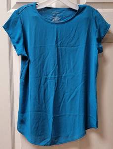 lot 9 image: BRAND NEW VAN HEUSEN BLOUSE WITH TAG. SIZE XXS. RETAIL PRICE $44.