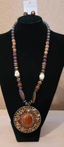 lot 10 image: LONG NECKLACE IN STYLE AND COLOR AS SHOWN.