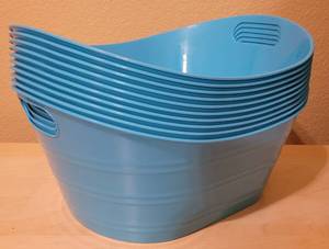lot 18 image: MAINSTAYS OVAL BASKETS  CONTAINERS IN COLOR SHOWN. (SOLD 10 X THE MONEY)