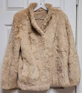 lot 24 image: VINTAGE MINK FUR JACKET IN STYLE, COLOR, AND CONDITION SHOWN.