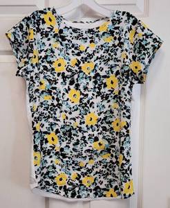 lot 39 image: BRAND NEW VAN HUESEN BLOUSE WITH TAGS. SIZE XXS. RETAIL PRICE $48.