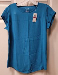 lot 95 image: BRAND NEW VAN HUESEN WOMENS BLOUSE WITH TAGS AS SHOWN. SIZE XXS. RETAIL PRICE $44.